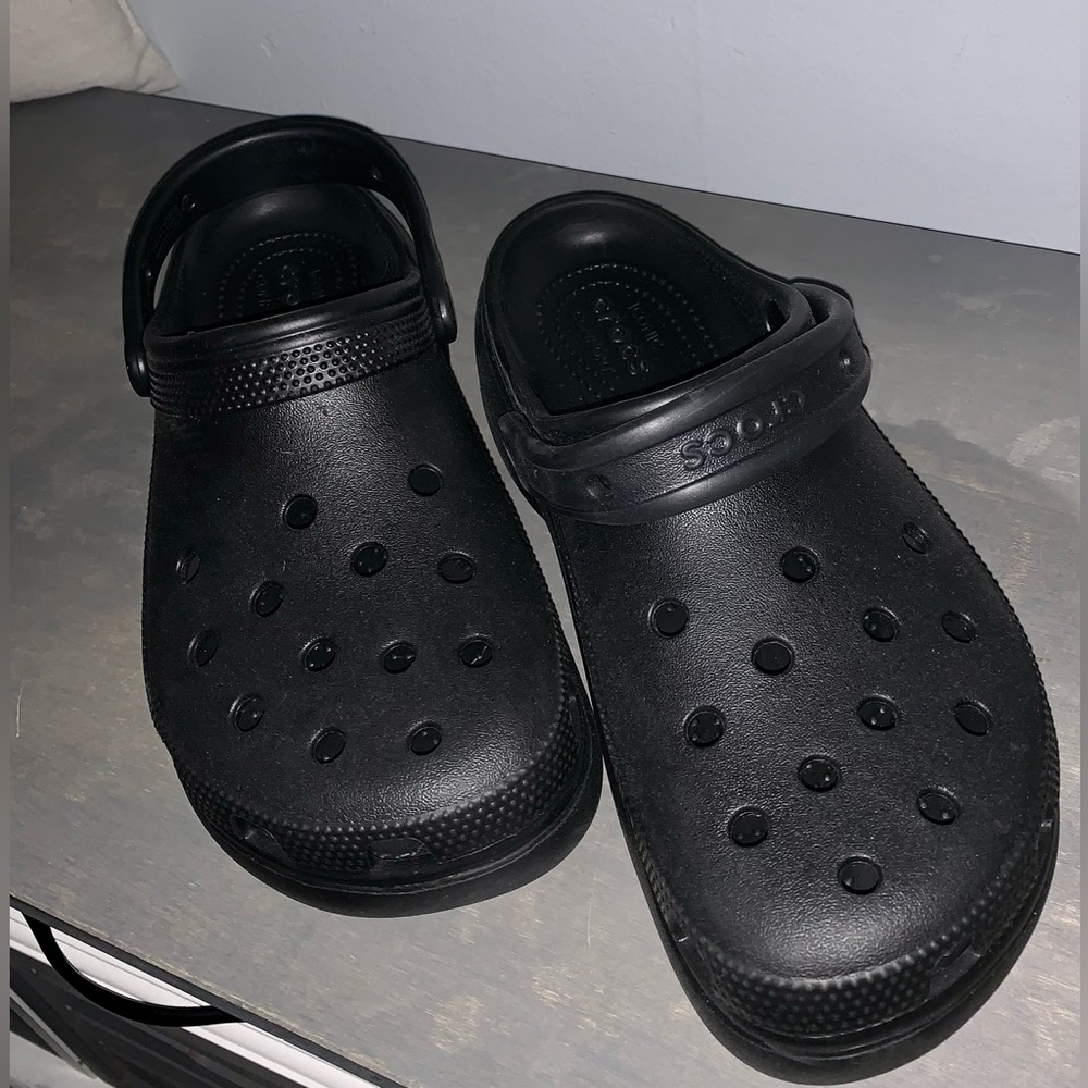 CROCS:BLACK PLATFORM